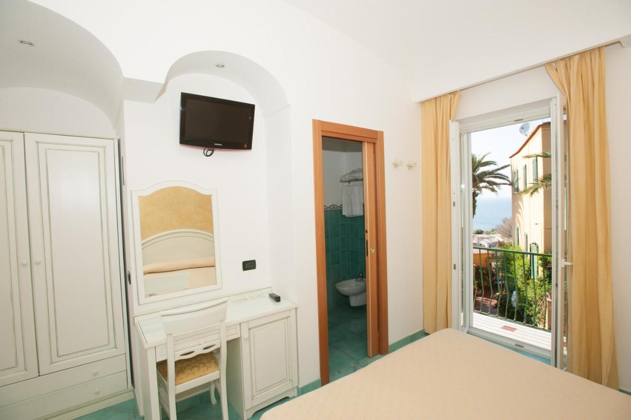 Hotel Villa Sirena - Thermae & Spa Ischia Bagian luar foto