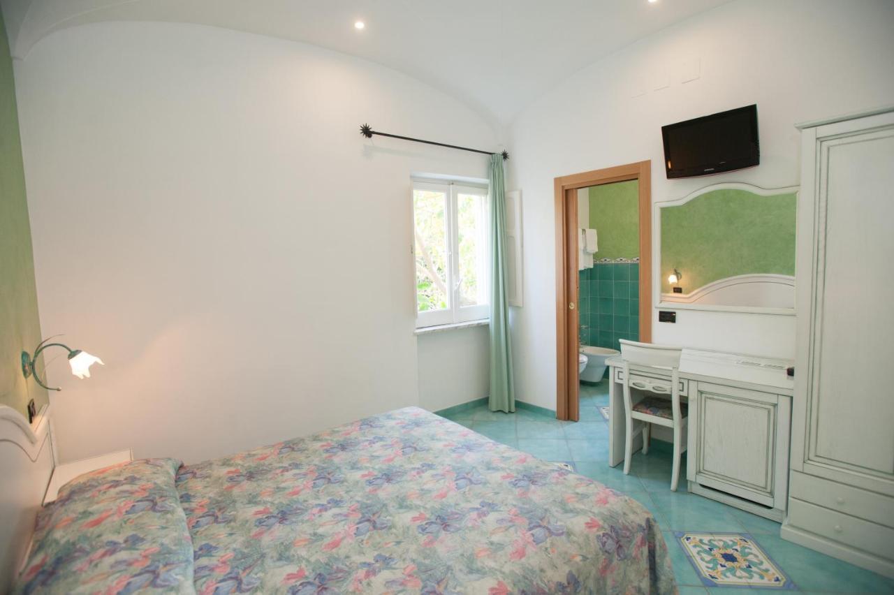 Hotel Villa Sirena - Thermae & Spa Ischia Bagian luar foto
