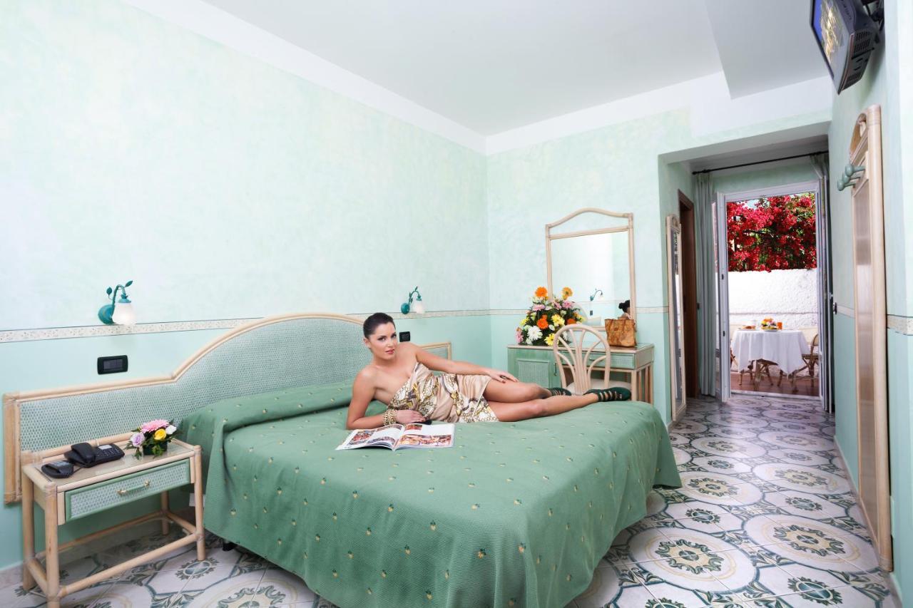 Hotel Villa Sirena - Thermae & Spa Ischia Bagian luar foto