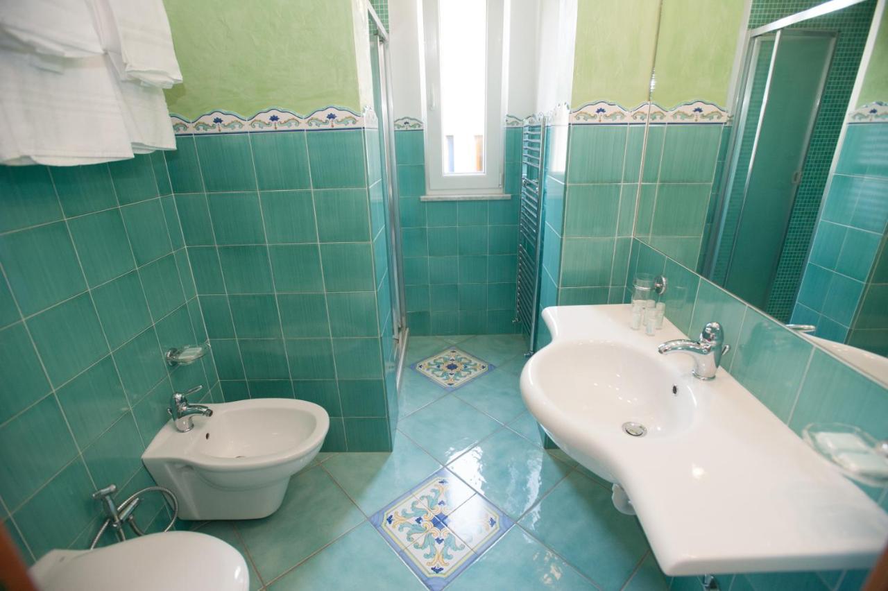 Hotel Villa Sirena - Thermae & Spa Ischia Bagian luar foto