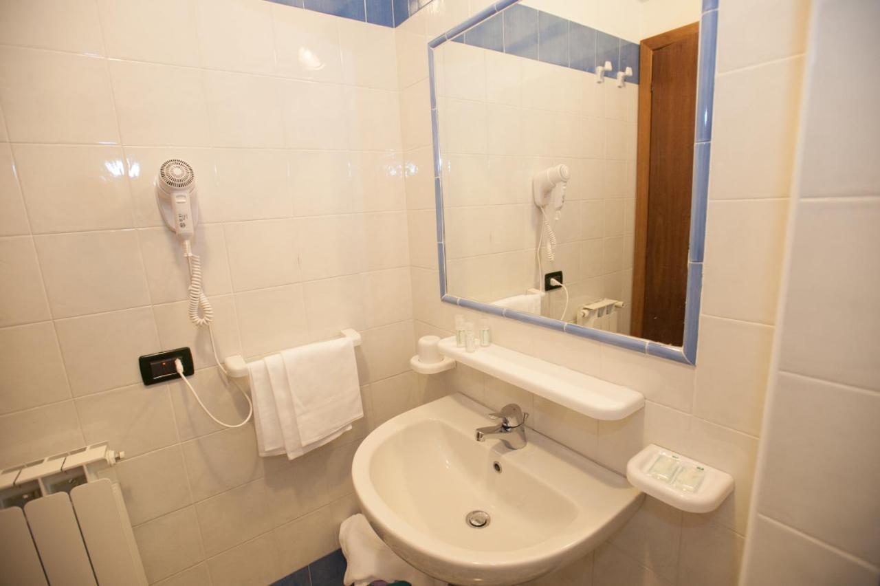 Hotel Villa Sirena - Thermae & Spa Ischia Bagian luar foto