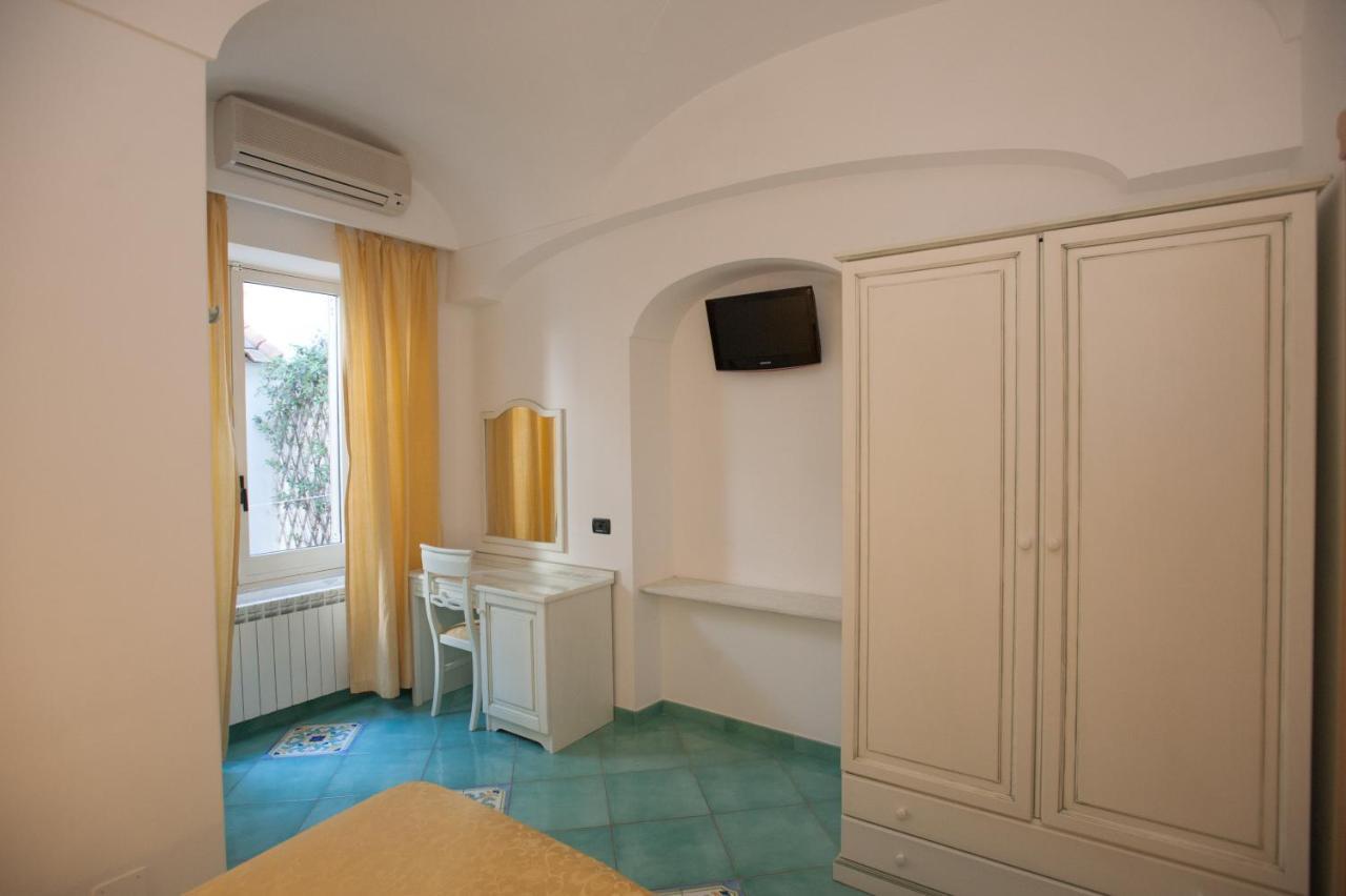 Hotel Villa Sirena - Thermae & Spa Ischia Bagian luar foto