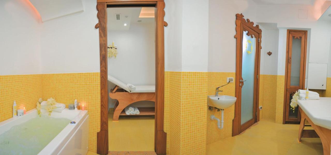 Hotel Villa Sirena - Thermae & Spa Ischia Bagian luar foto