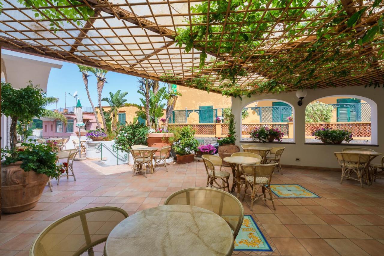 Hotel Villa Sirena - Thermae & Spa Ischia Bagian luar foto